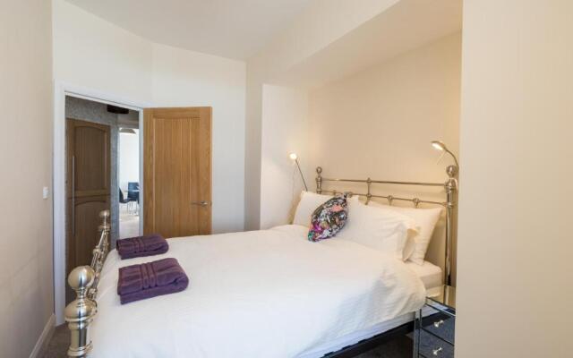 Kingsway Apartment