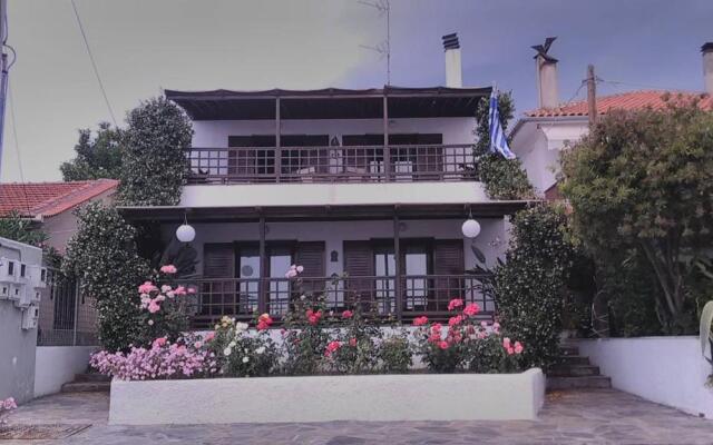 Garden House by the Sea