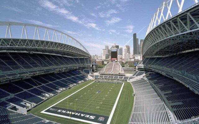 Hosteeva Modern Condo w Lake Views