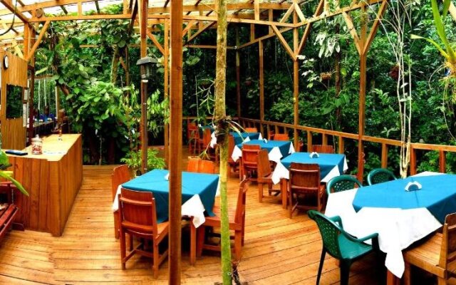 Wagelia Espino Blanco Lodge
