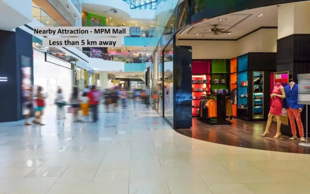 H Square by OYO Rooms