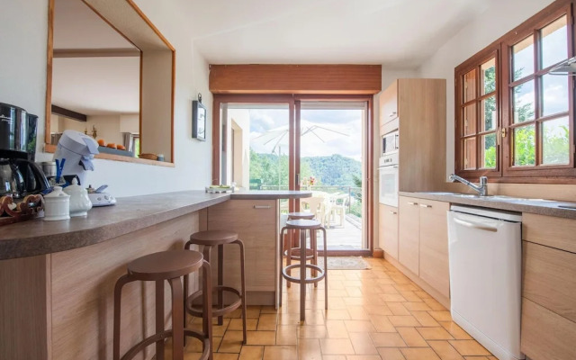 Inviting Holiday Home in Miremont With Garden