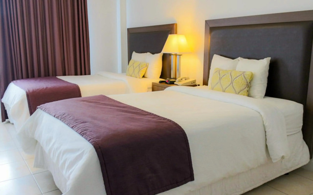Collins Hotel