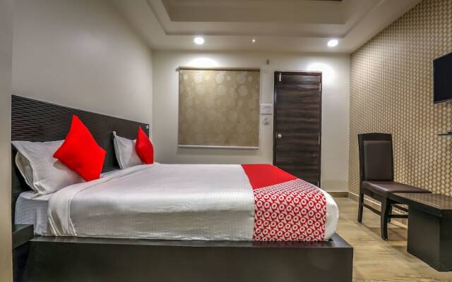 Oyo 14859 Ulavacharu Hotels
