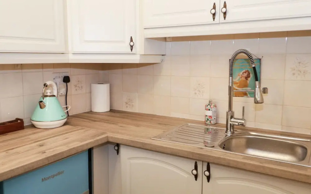 50A Lloyd Street West