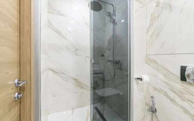 Апартаменты НайсПлэйсСПБ на Большеохтинском проспекте, д.15 к.2