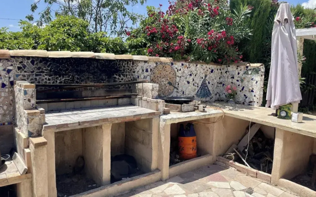 Pinoso/ubeda House With 6 Bedrooms