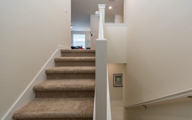 Champions Gate Luxury ! 6 Bedroom Home by RedAwning