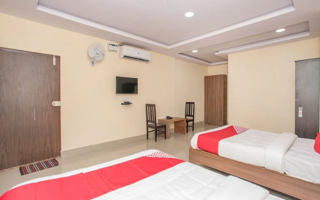 OYO 15818 Om Sai Residency