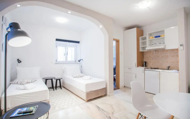 Studio Apartments Emotha
