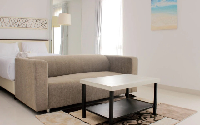 Warm And Cozy Studio At Azalea Suites Apartment