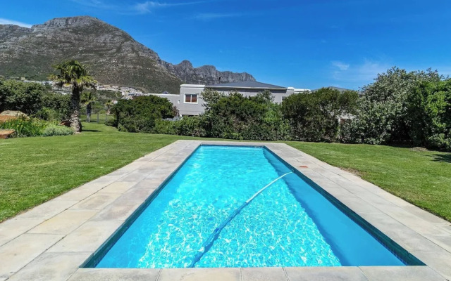 Beachfront Villa Sea Breeze, Hout Bay, Cape Town