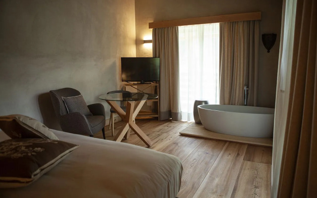 Charmant Petit Hotel