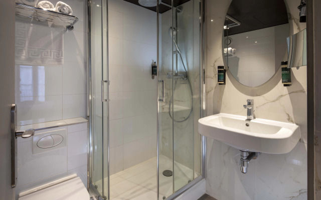 Hotel Longchamp Elysees