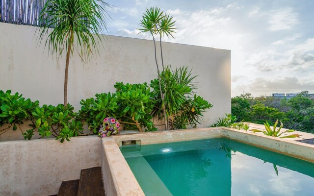 Jungle Luxury in Private Residential Area & Stunning Rooftop by Stella Rentals