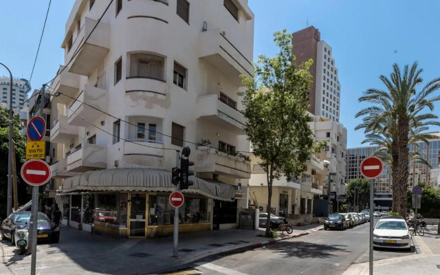 NEW! 2 BD Premium Beach house W/large balcony