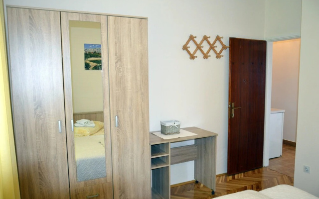 Apartments Zdravko