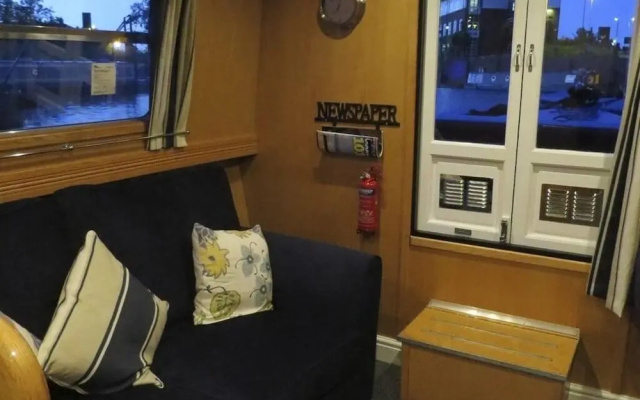 Houseboat Hotels