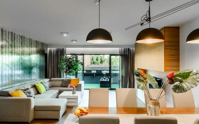 Lumina luxury apartment with 3 terraces