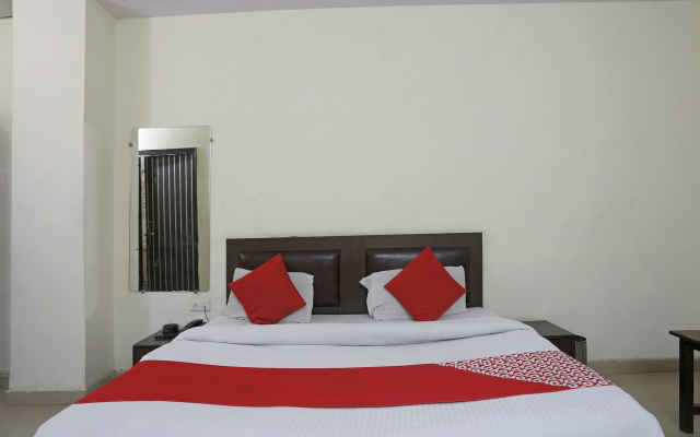 OYO 19664 Aman Hotel