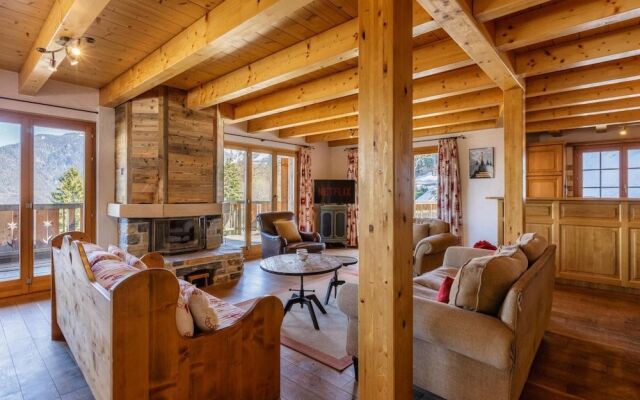 Chalet Coucou - Luxury 10 pax Chalet With Incredible Views Garage