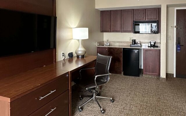 Comfort Suites Airport