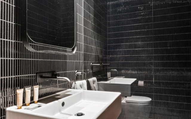 Stylish Studio Stay in Central Fitzroy – Bathroom – Melbourne