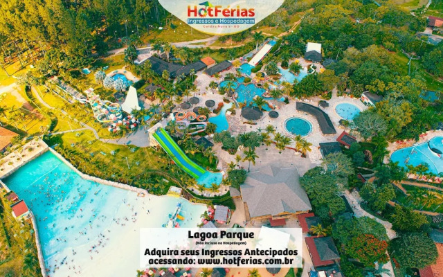 Náutico Flat Caldas Novas, com 1 dia de acesso ao Náutico Praia Clube - Hotférias