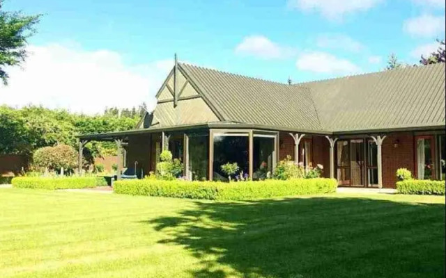 Rhododendron Garden Hotel