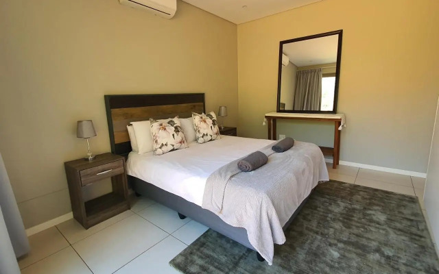 Zimbali Wedge - Unit 11