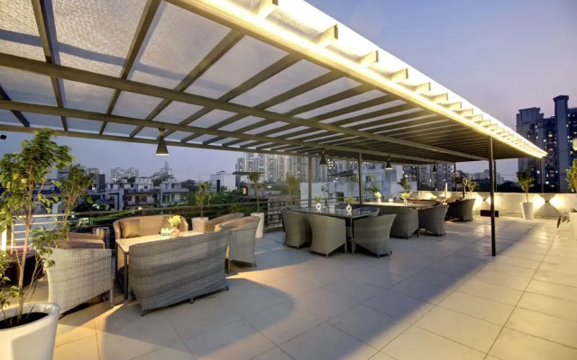 Saltstayz Premier – Galleria Market Road & Sector 27