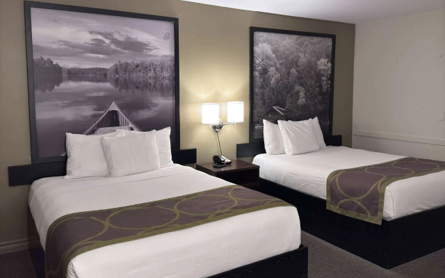 Super 8 by Wyndham Guelph