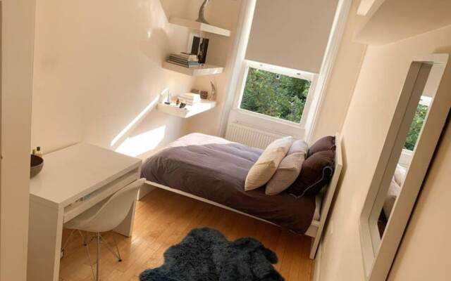 Beautiful 2 Bedroom Property in Earl's Court