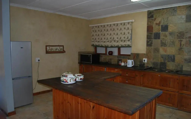 14 Cluster House & Studio