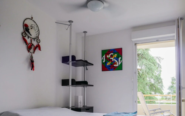 Chambre d'hôtes avec balcon et vue sur le parc, hôte privé