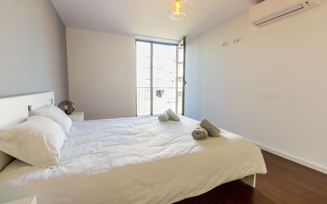 Guest H4U Bonjardim Pop Art City Center