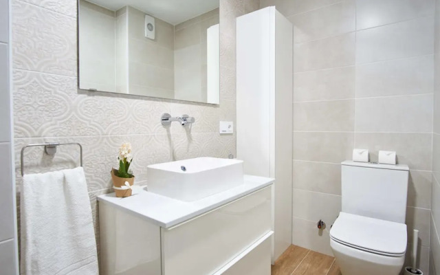 Arjona Riverside Central Deluxe by Valcambre