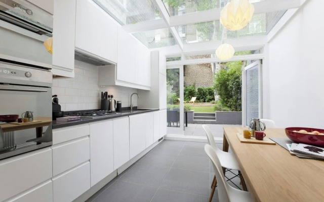 Ossington Street by Onefinestay