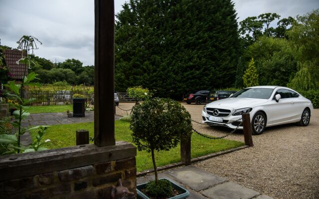 Little Foxes Hotel & Gatwick Airport Parking