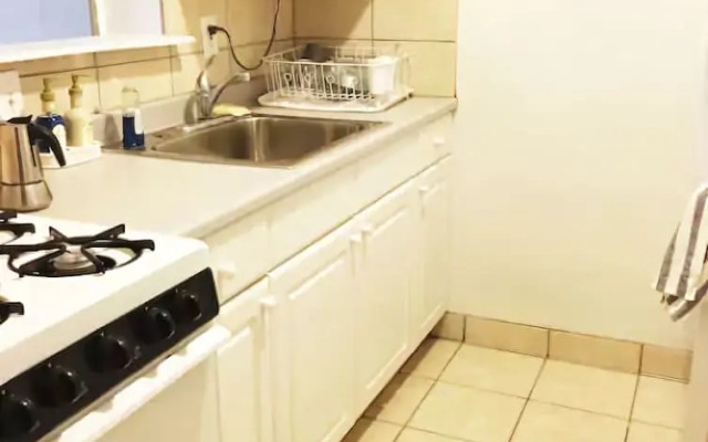 Cozy 1BR Rosslyn Apt with a View