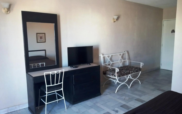Los Jitos Hotel & Suites