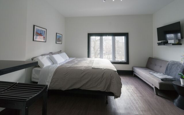 Applewood Suites - Queen West Studio