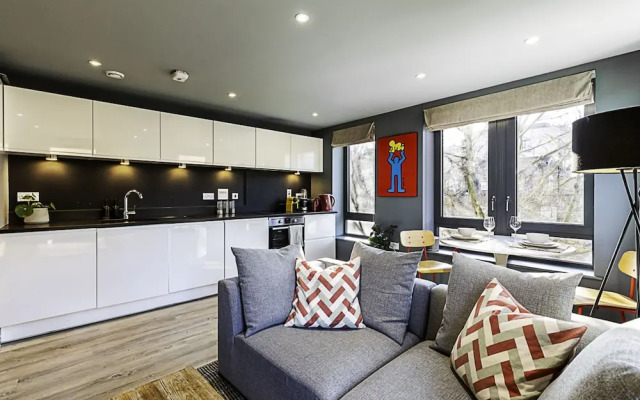 Bermondsey Bliss: Views, Comfort, and City Access!