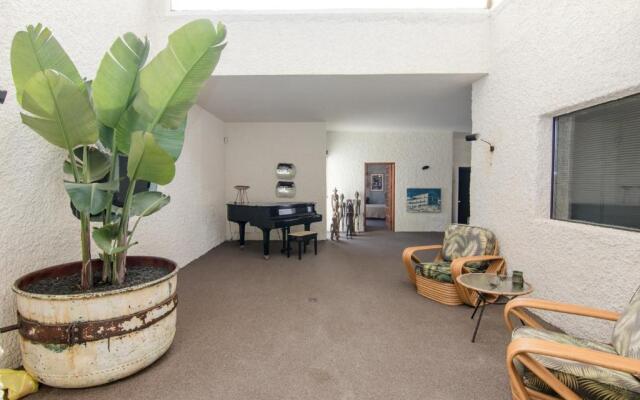 Exclusive Design Villa : 1080 m2, oceanfront, 2 swimming pools.