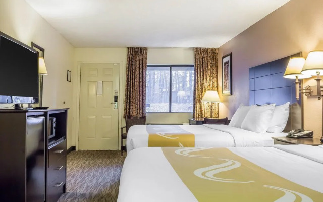 Woodland Inn & Suites