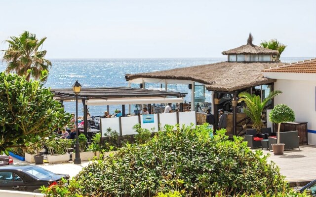 Beachside Apartment with Garden Ref 89