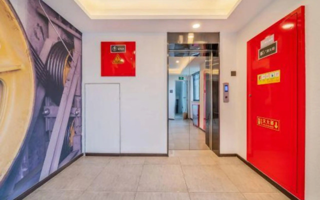 Ibis Hotel (Jiangbei International Airport)