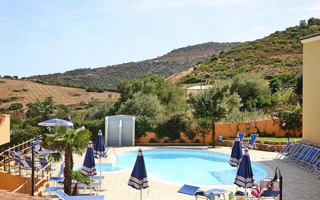 Apartment in Tamarispa with garden furniture