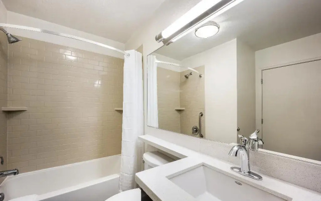 Sonesta Simply Suites Plano Frisco