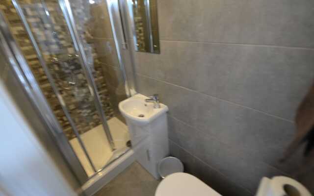 Elegant Holiday Home in Coventry near Lake View Park